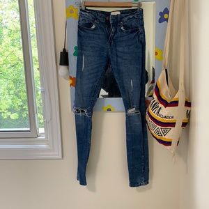 women’s forever 21 blue ripped jeans